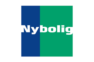 Vi Bygger Vejle: Nybolig logo med blå og grøn baggrund og hvid tekst.